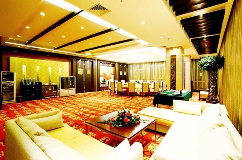 Yijing Holiday Hotel Yimeng Road Linyi  Екстер'єр фото