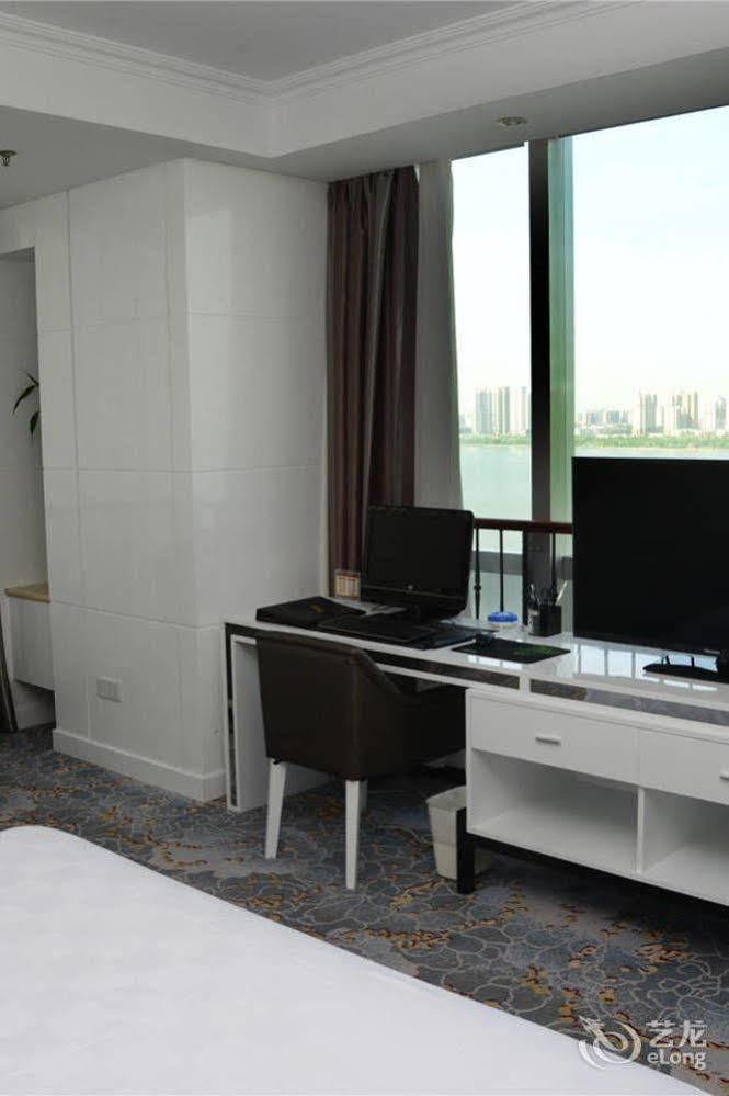 Yijing Holiday Hotel Yimeng Road Linyi  Екстер'єр фото